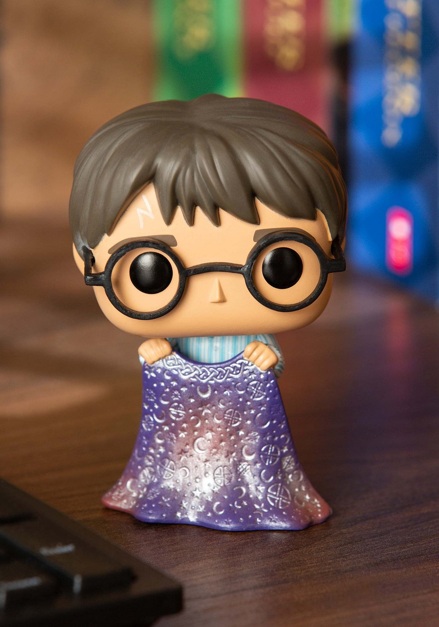 Funko Pop! Potter-Harry Potter with Invisibility Cloak- Figura in Vinile da Collezione - Idea Regalo - Merchandising Ufficiale - Giocattoli per Bambini e Adulti - Movies Fans