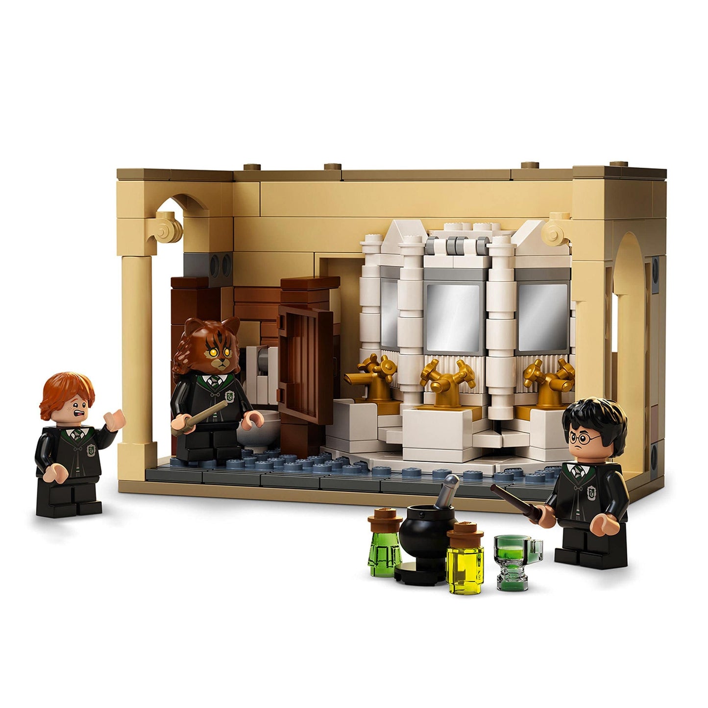 LEGO Harry Potter Hogwarts: Errore della Pozione Polisucco, Castello Giocattolo con Minifigure d'Oro del 20° Anniversario 76386
